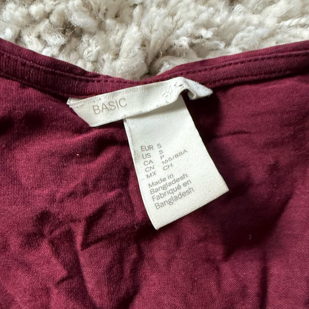 Vibrant Red Tank Top with Sleek Design and Comfort - Picture 3 of 5